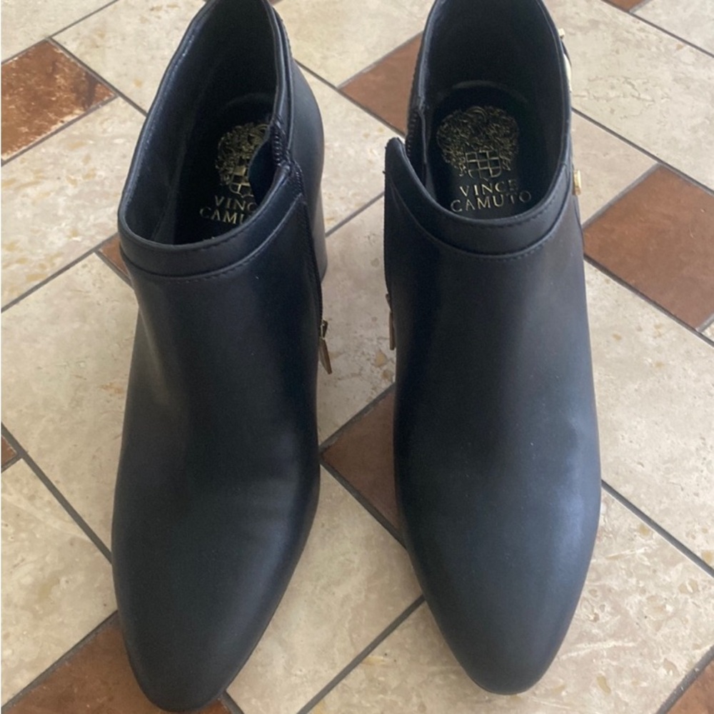 Vince Camuto like new condition size 8
